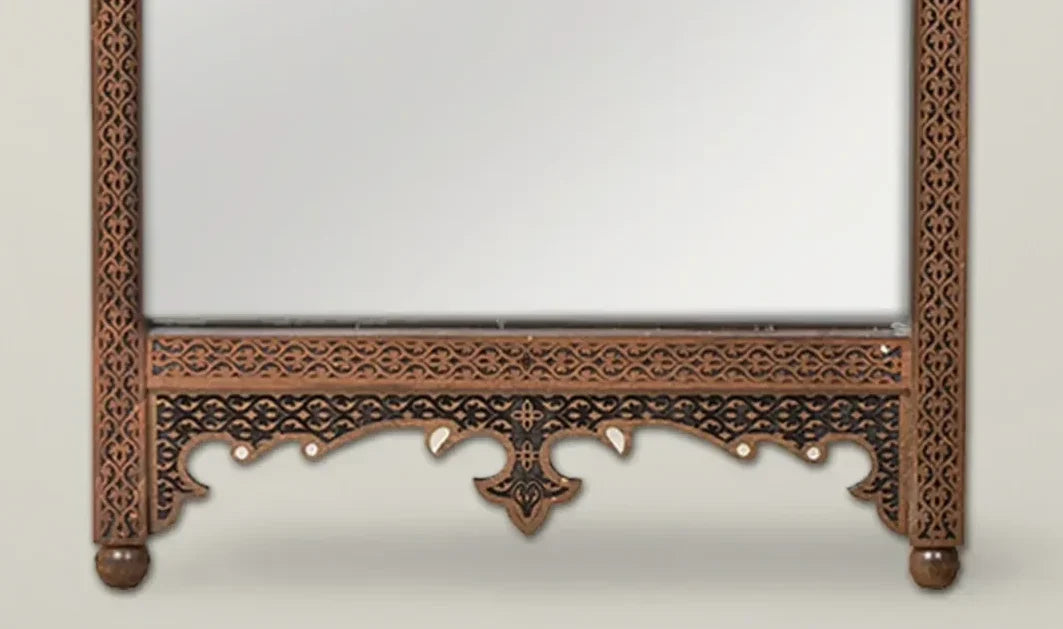 Rimmon mother-of-pearl crown mirror – lower frame and carved base detail