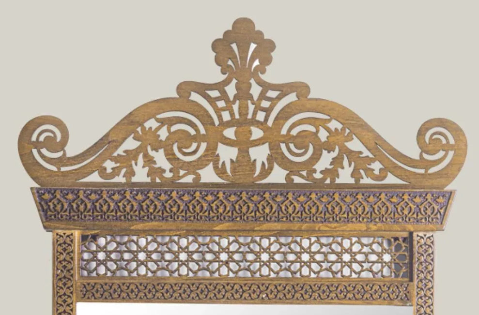Nahlaya Damascene crown mirror – close-up of the hand-carved crown