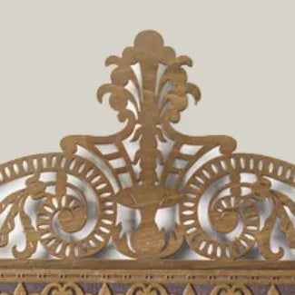 Italiya carved crown mirror – detail of the carved crown centre