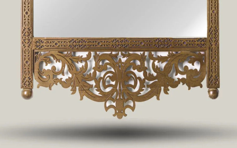 Italiya carved crown mirror – lower frame and carved base detail