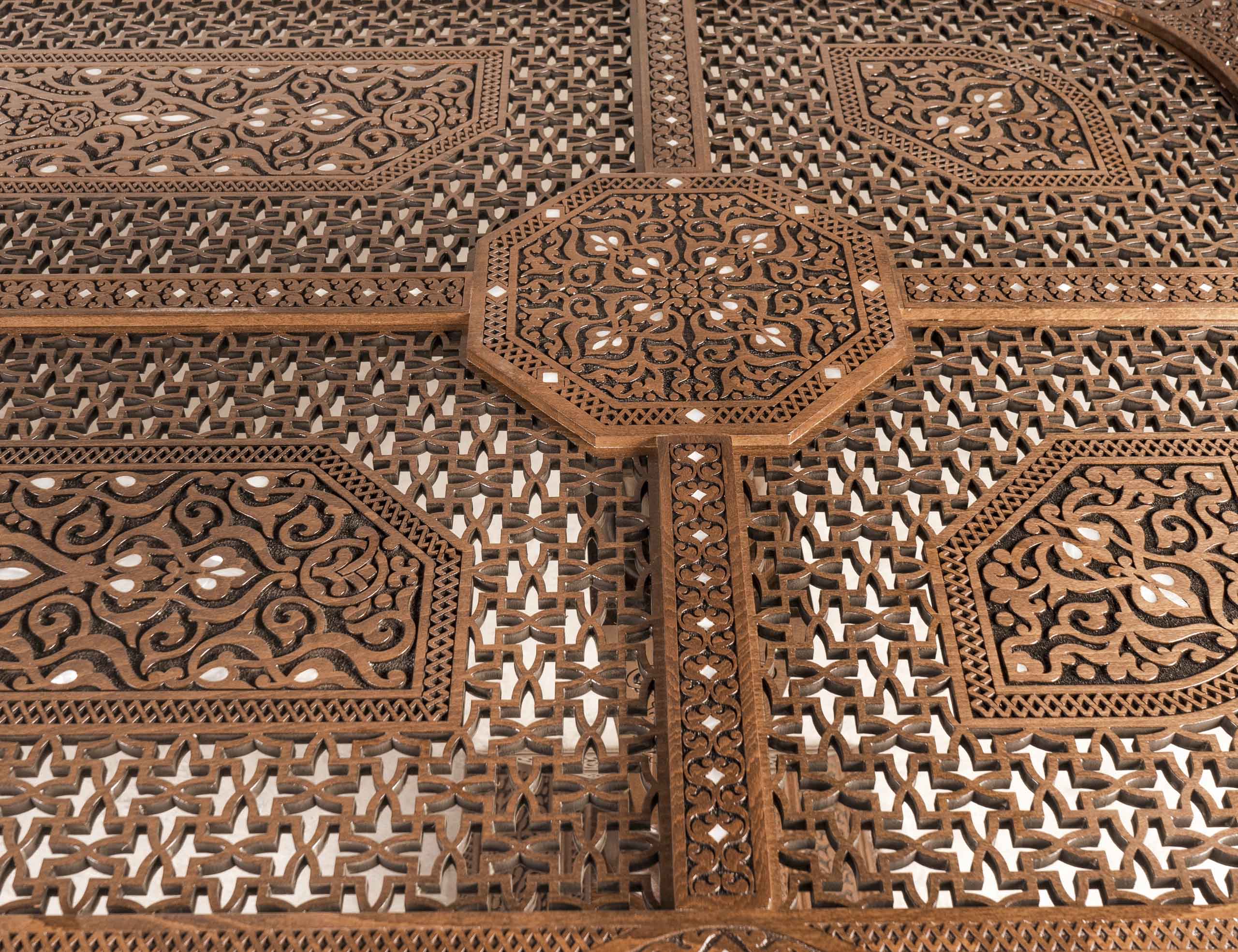 Qanadil Dining Set for 16 Guests